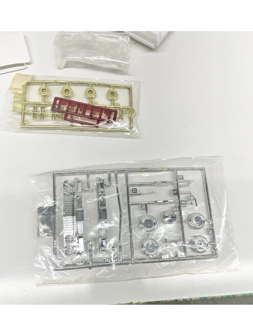 Revell 85-2176 63 Chevy Impala SS Lowrider 2n1 1:25 Model Kit Open Box